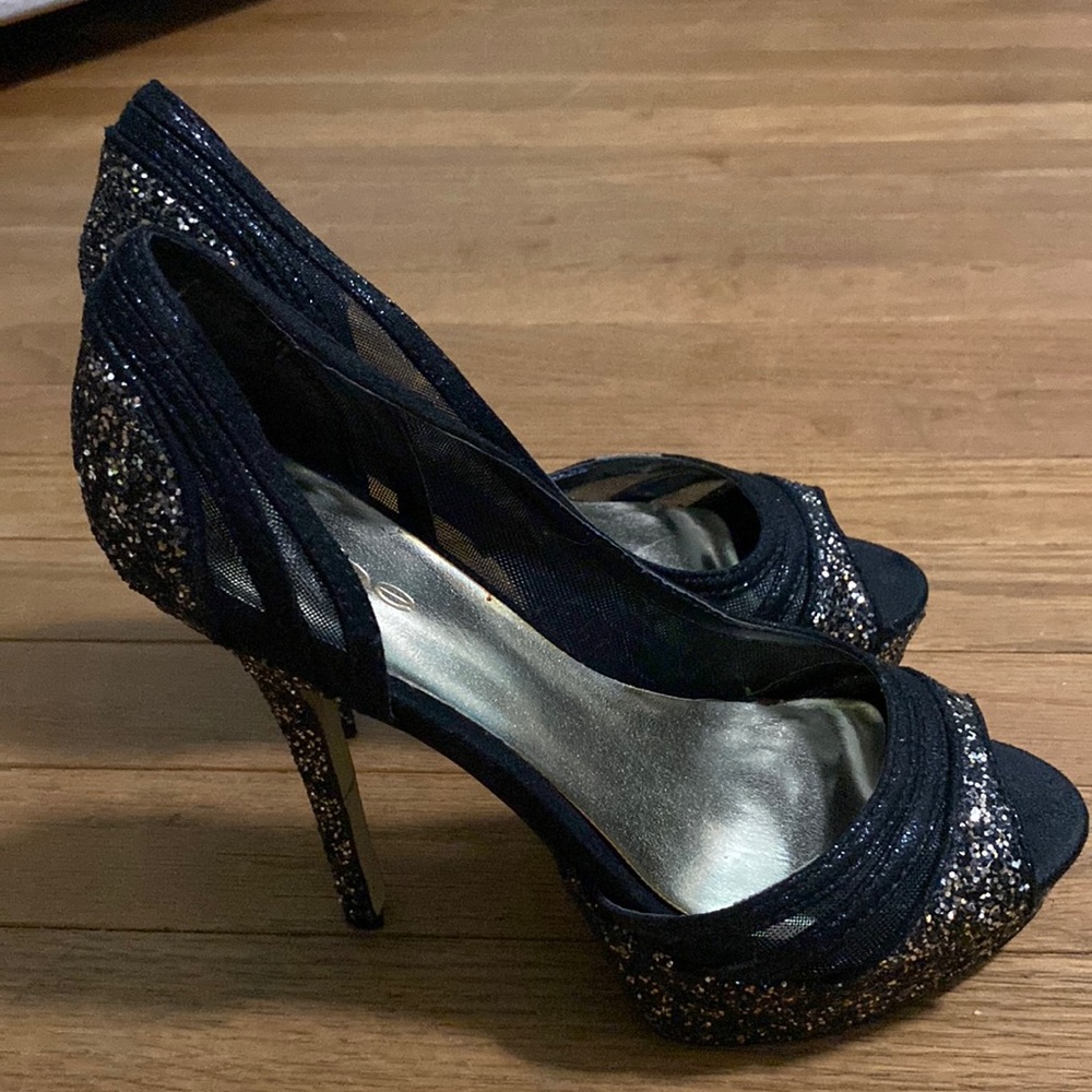 Very cute heel’s bought from here never wore ready to sell I guess 🙁